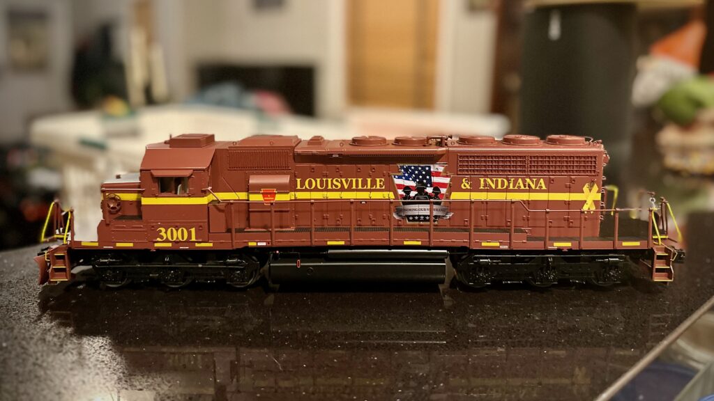 Side view of of O scale model of Louisville & Indiana EMD SD40-2.